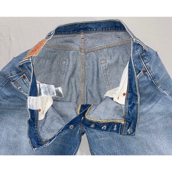 Levi's 501 Classic Straight Button Fly 100% Cotton Denim Jeans. Light Wash 42X30 - Picture 6 of 8